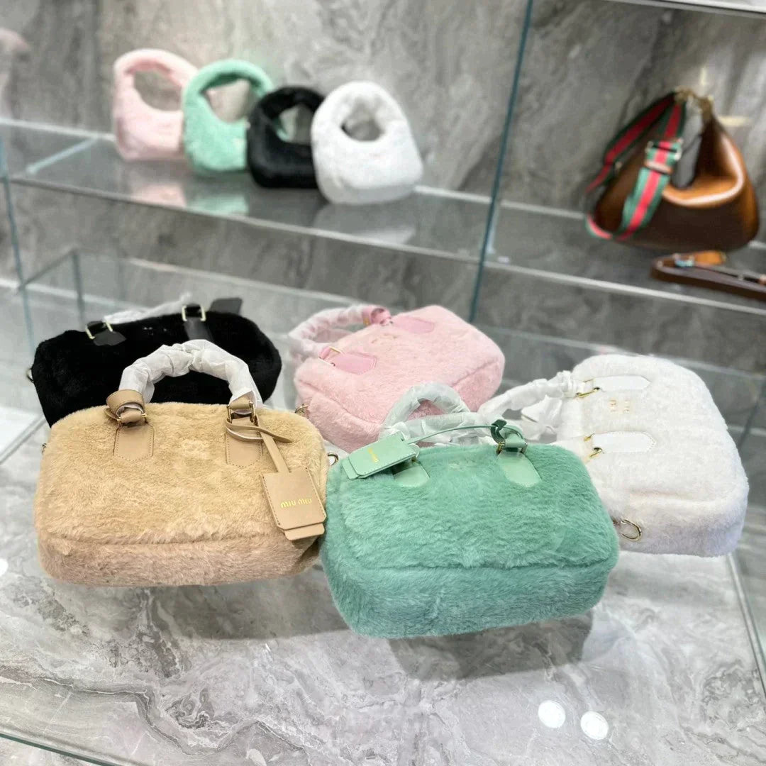 【2022秋冬新作】MIUMIU Groove モコモコが可愛い ハンドバッグ