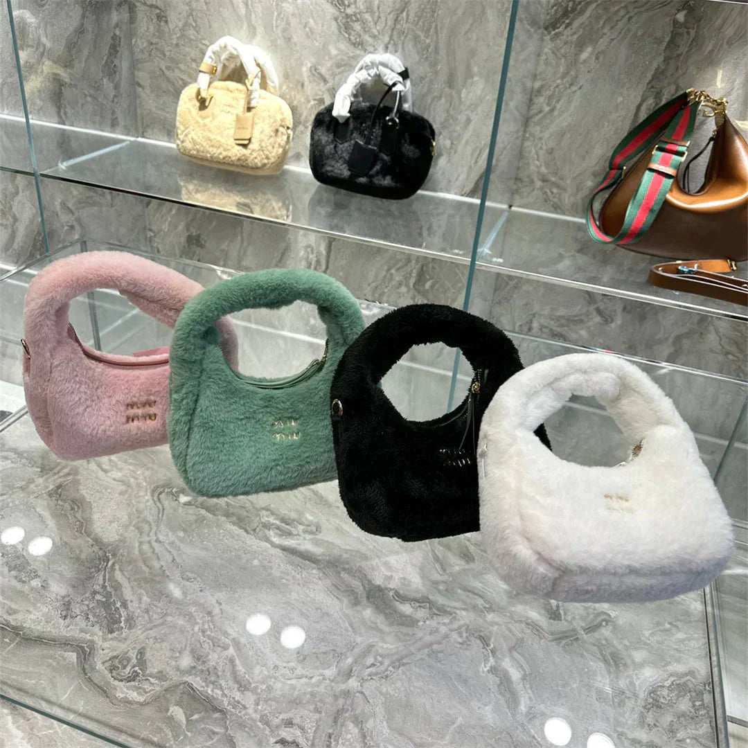 【2022秋冬新作】期間限定セール！MIUMIU ホーボーバッグ