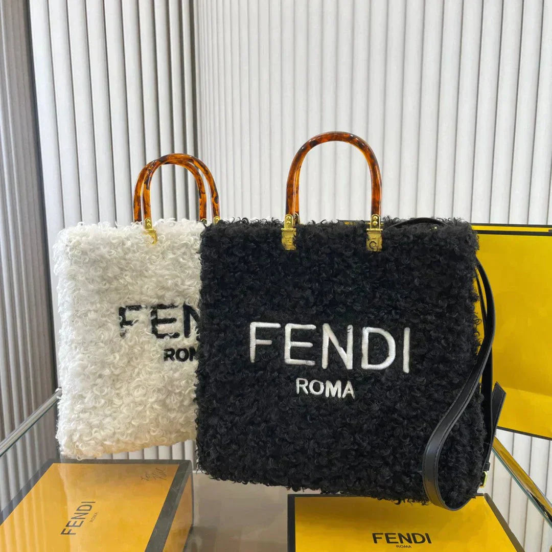 【FENDI 2022新作】ラムズウールトートバッグ