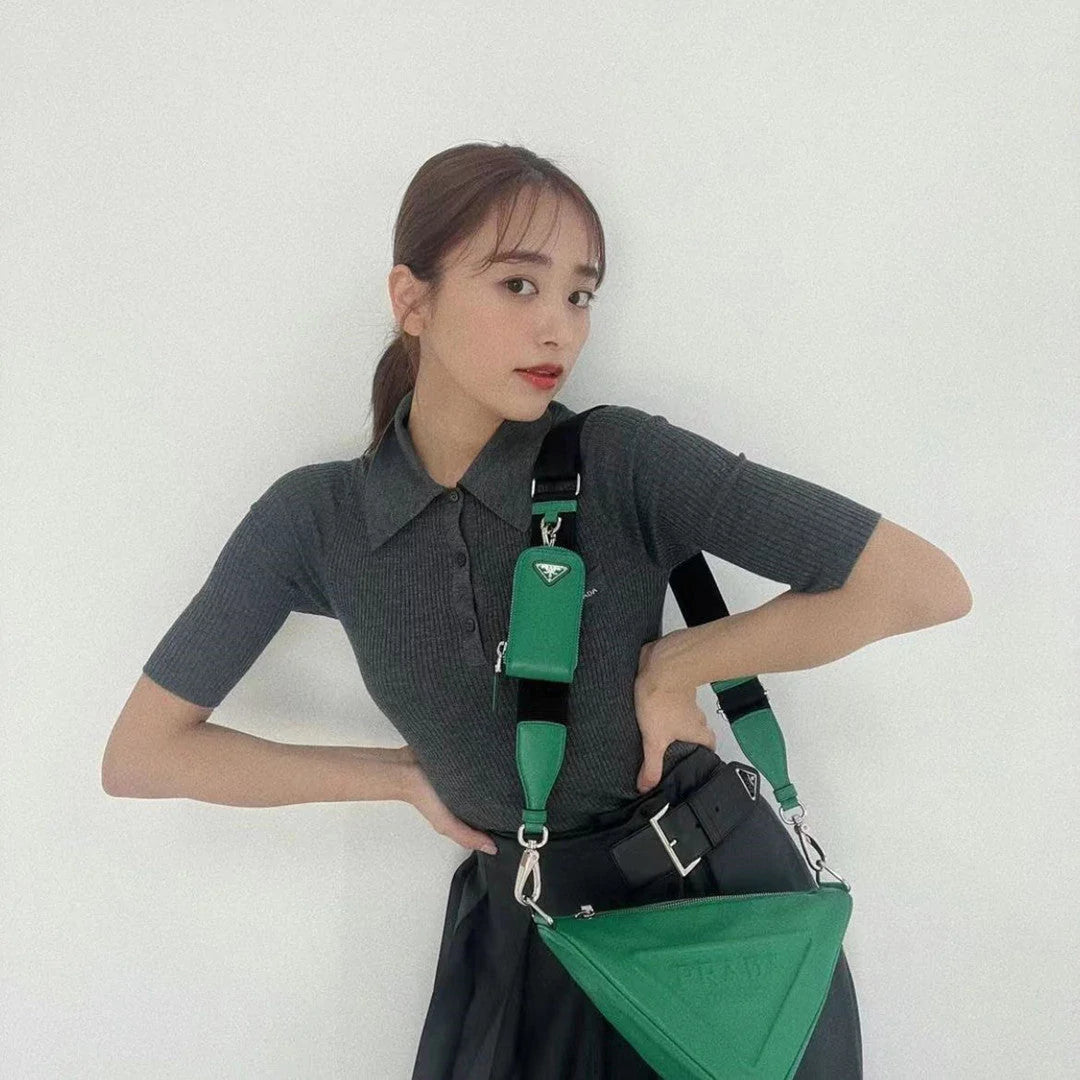近藤千尋インスタグラム着用【PRADA】 トライアングル ポーチ