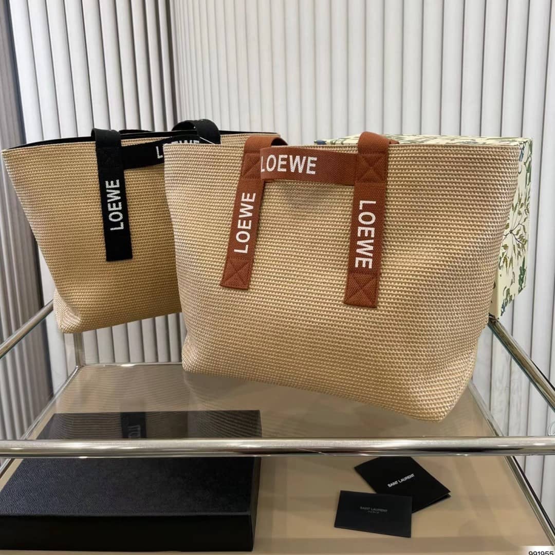 【 LOEWE(ロエベ) 】2023新作！超人気商品！＊Fold Shopper raffiaパーバッグ