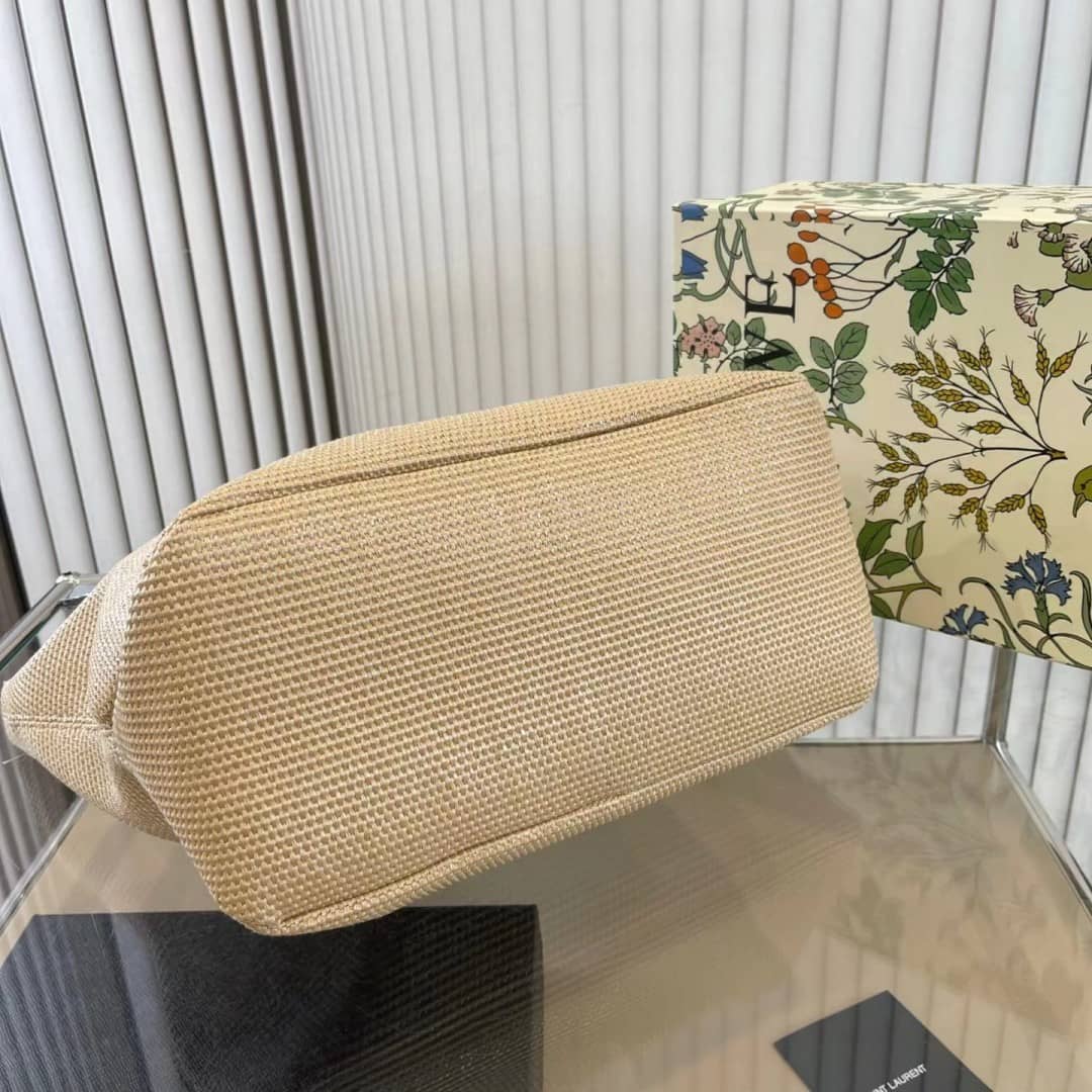 【 LOEWE(ロエベ) 】2023新作！超人気商品！＊Fold Shopper raffiaパーバッグ