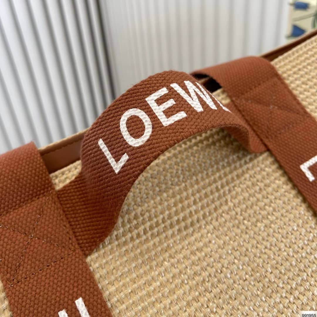 【 LOEWE(ロエベ) 】2023新作！超人気商品！＊Fold Shopper raffiaパーバッグ