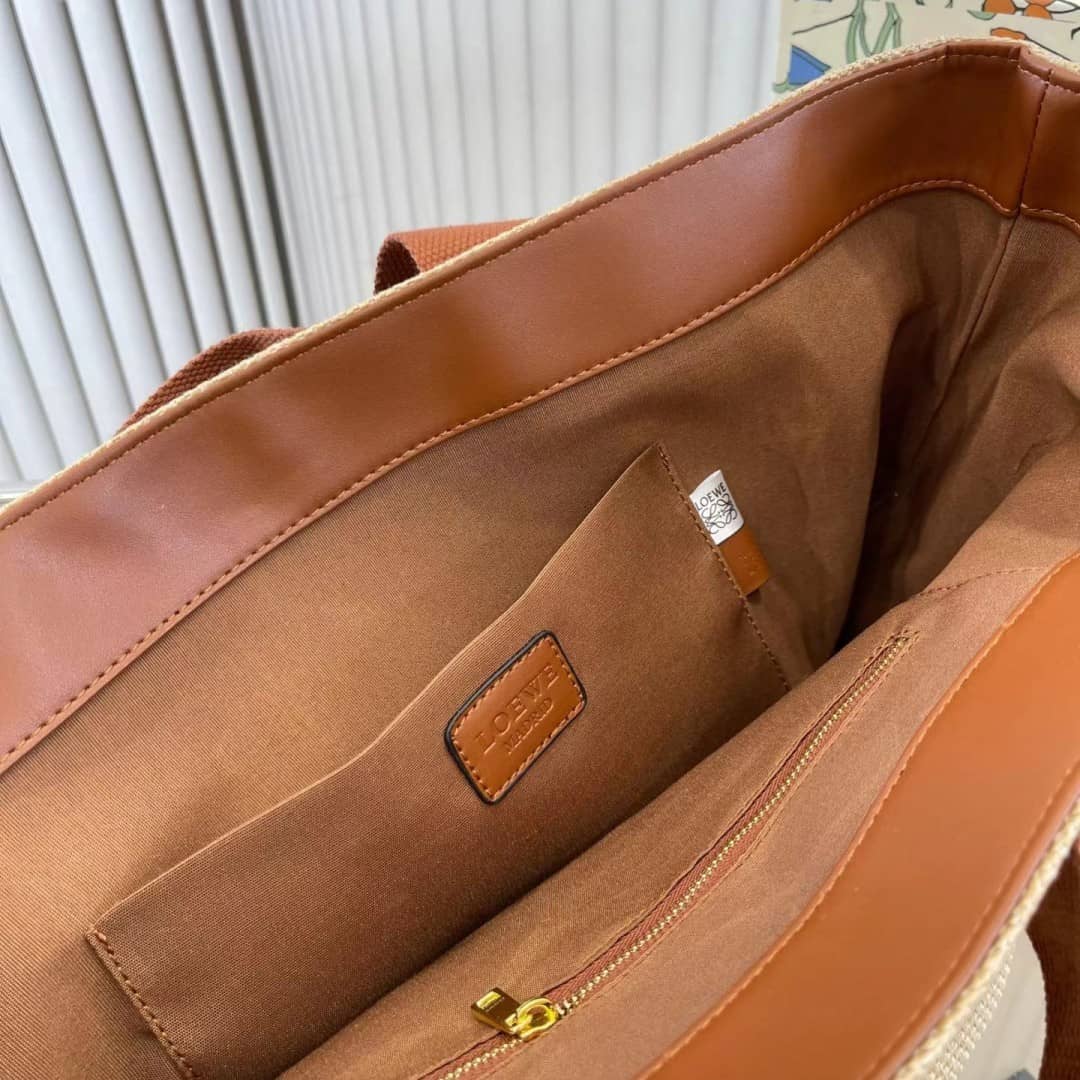 【 LOEWE(ロエベ) 】2023新作！超人気商品！＊Fold Shopper raffiaパーバッグ
