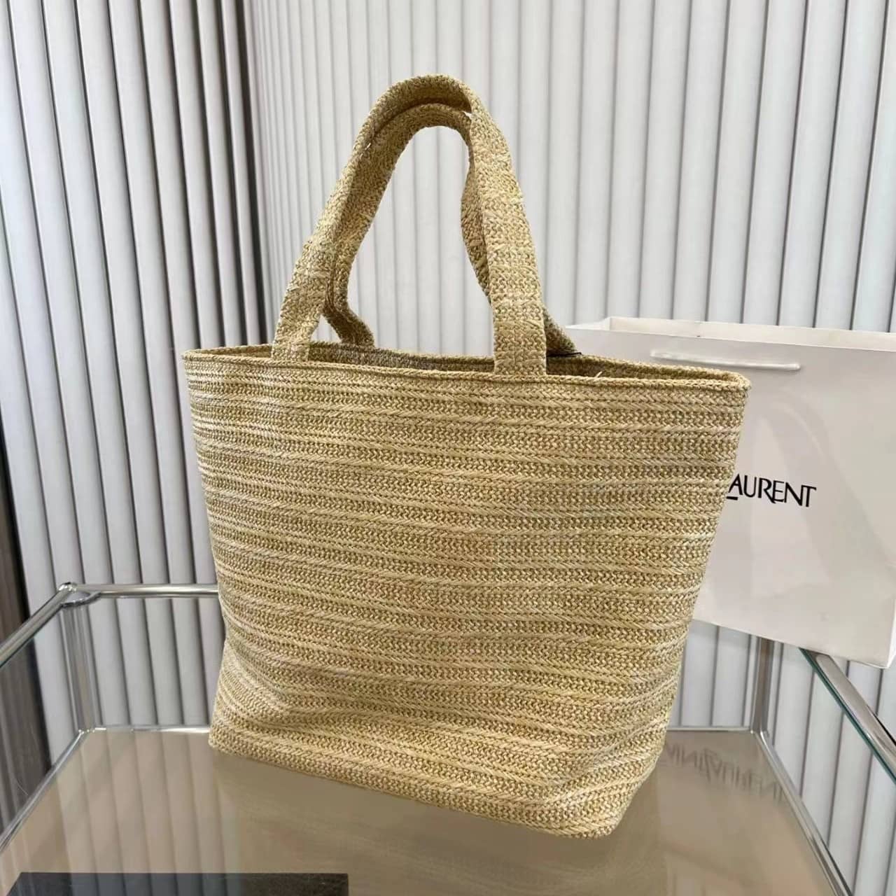 【SAINT LAURENT】🔥Vivi雑誌掲載🔥夏感あふれる新作バッグが登場！❤️藤井 サチ、東原亜希さんが推す！Raffia ”リヴ・ゴーシュ”トートバッグ
