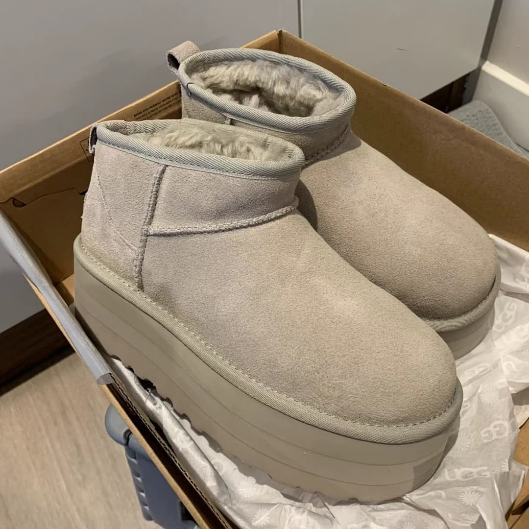 【UGG】秋冬に大活躍！🔥雑誌掲載🌹多くのセレブが愛用するCLASSIC ULTRA MINI PLATFORM💓日本人気上昇中↑↑↑今絶対買うべき！