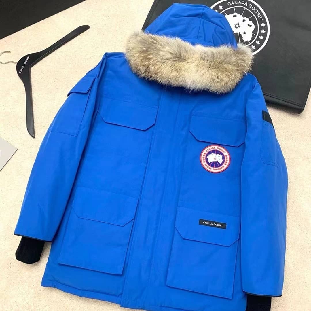 【CANADA GOOSE】🔥極寒対策！保温効果抜群✨男女兼用 CANADA GOOSE ダウンジャケット