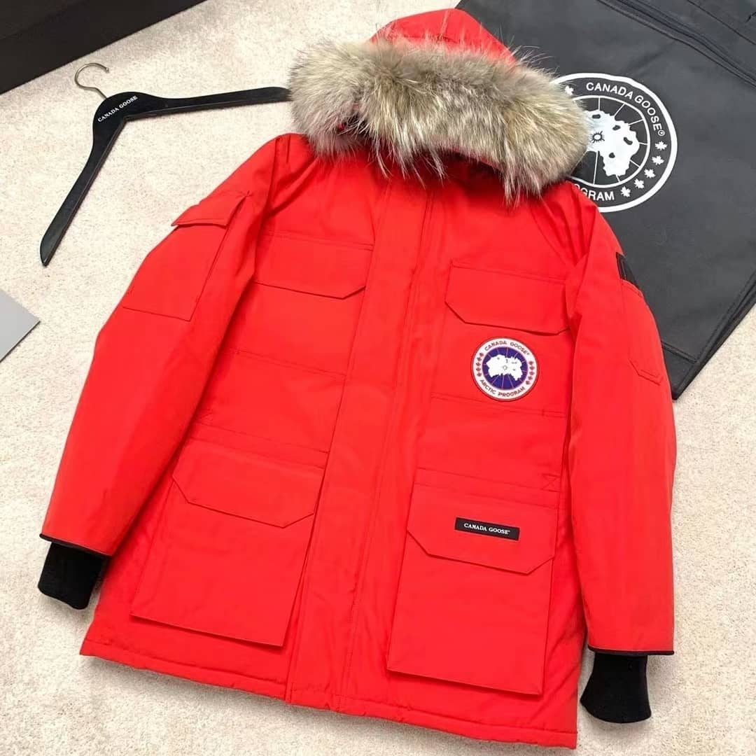 【CANADA GOOSE】🔥極寒対策！保温効果抜群✨男女兼用 CANADA GOOSE ダウンジャケット