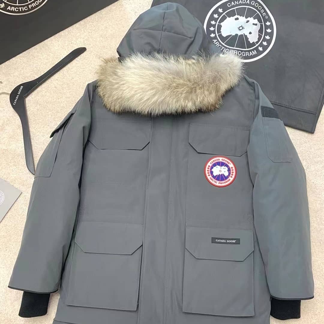 【CANADA GOOSE】🔥極寒対策！保温効果抜群✨男女兼用 CANADA GOOSE ダウンジャケット