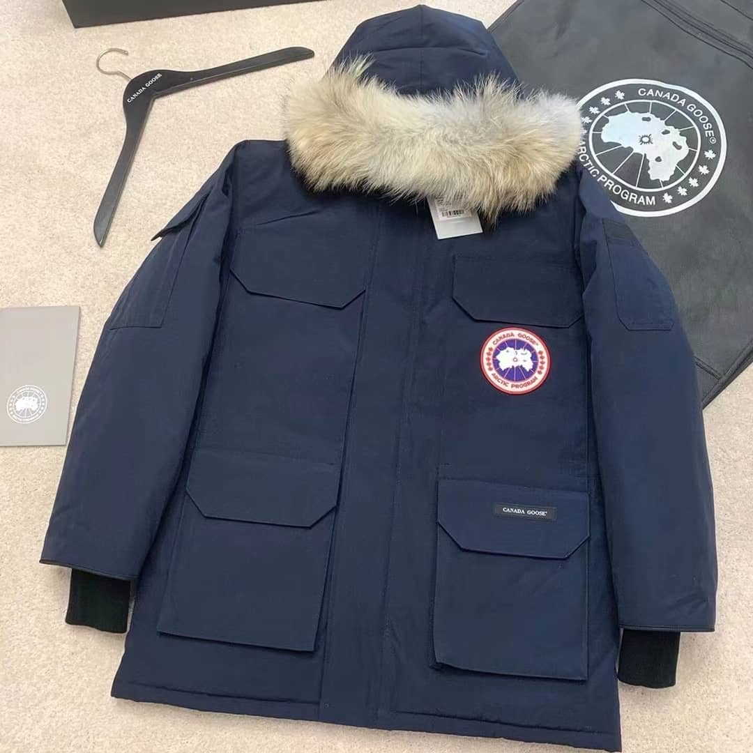 【CANADA GOOSE】🔥極寒対策！保温効果抜群✨男女兼用 CANADA GOOSE ダウンジャケット