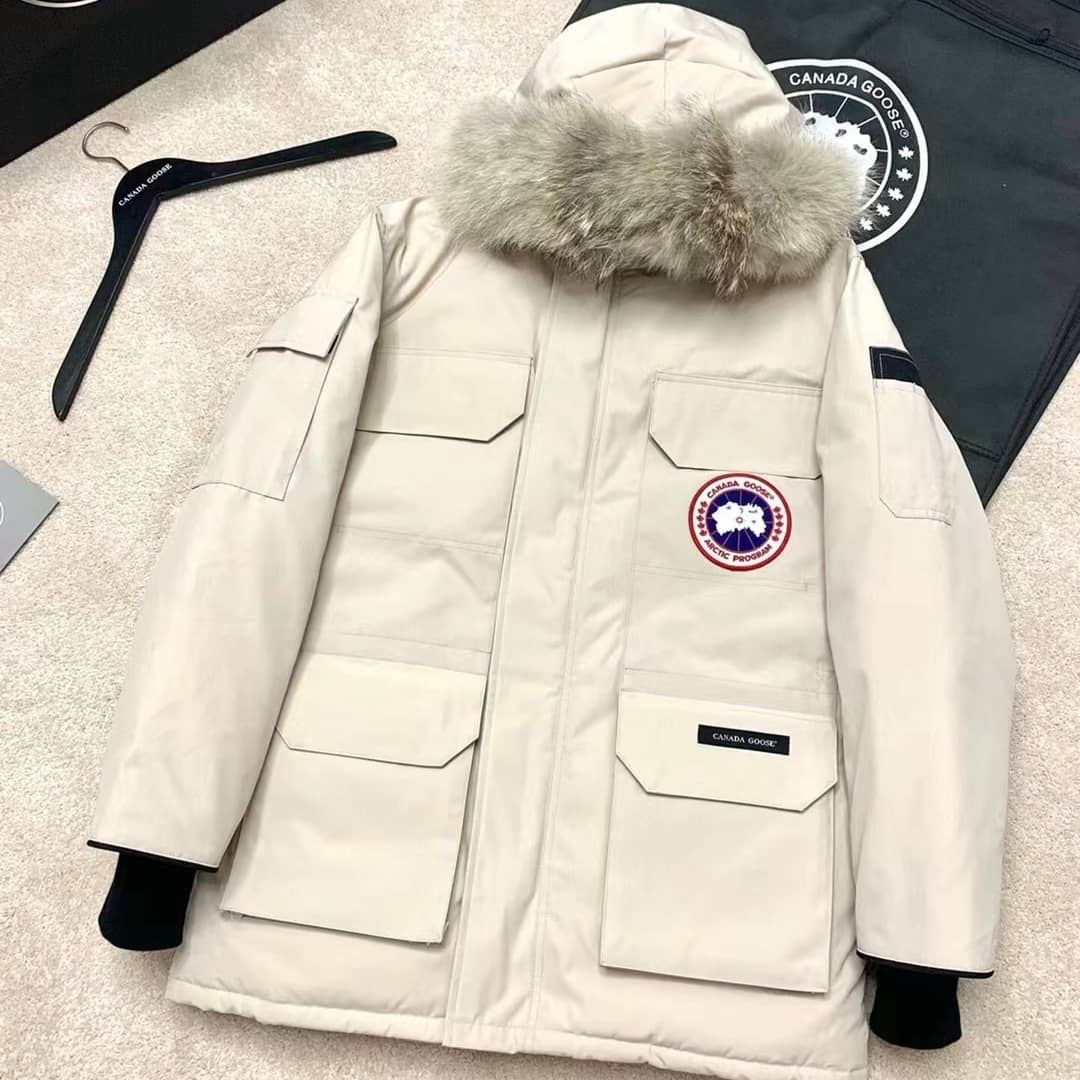 【CANADA GOOSE】🔥極寒対策！保温効果抜群✨男女兼用 CANADA GOOSE ダウンジャケット