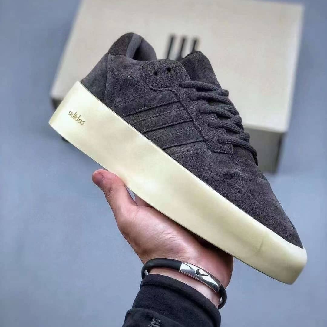 【FOG X Adidas】海外2024年1月発売！Fear of GodとAdidasの連名シューズ★超人気！■男女兼用