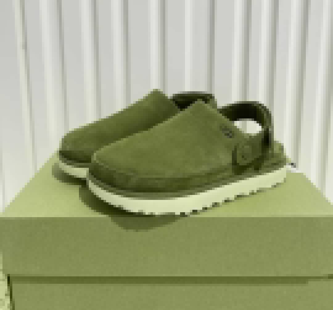 【UGG】秋の新作！💓2024年9月発売予定！ ★Goldenstar Clog 男女兼用スエードストラップサンダル🔥大活躍！今絶対買うべき！