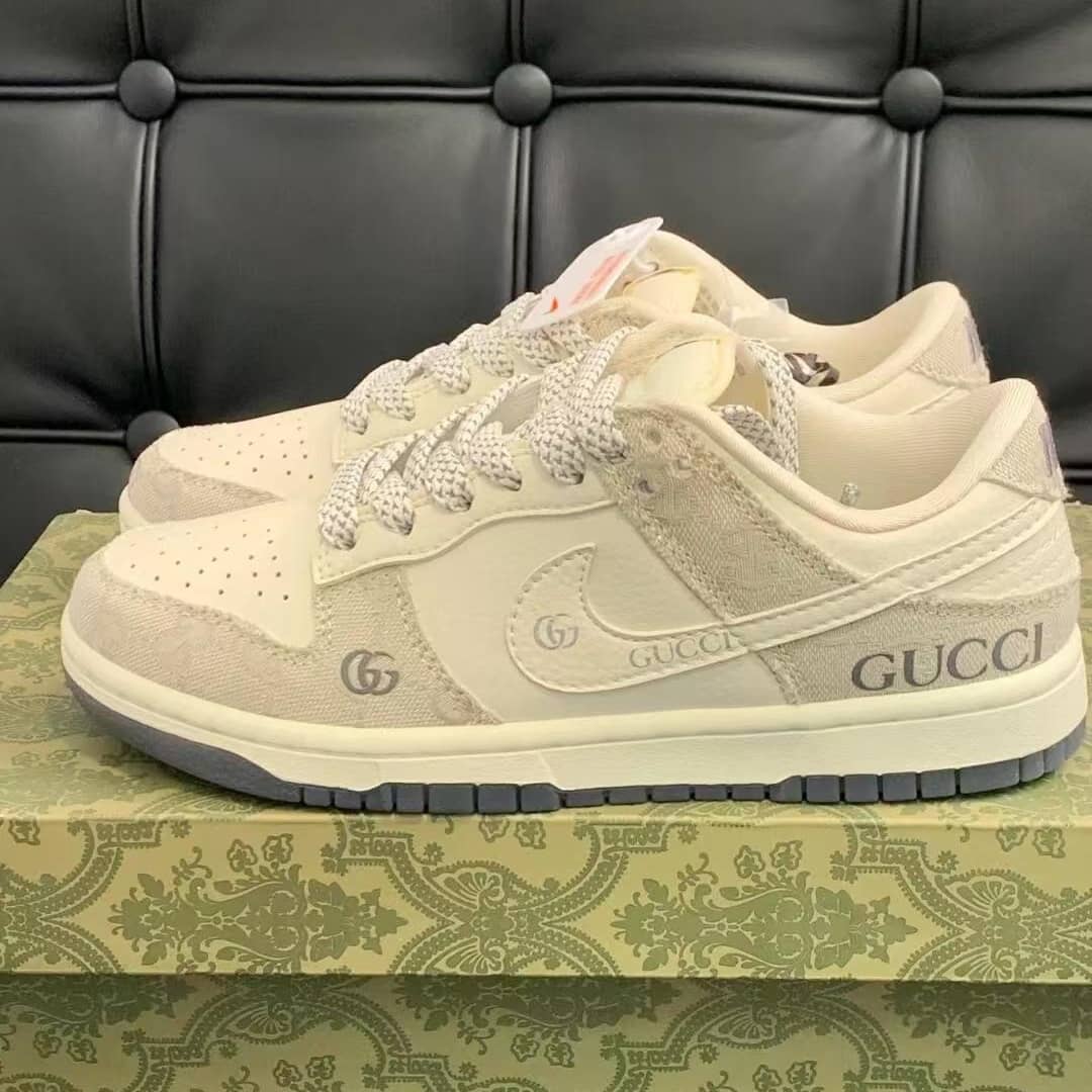【NIKE】🔥9月20日発売予定！限定！大人気のコラボ！NIKE SB DUNK LOW ×GUCCI◆男女兼用