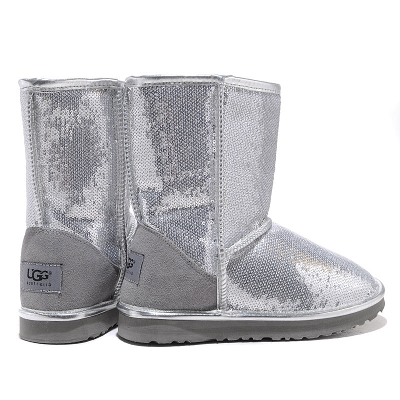 雑誌掲載！冬のマストアイテム！【UGG】 classic short sequin boots