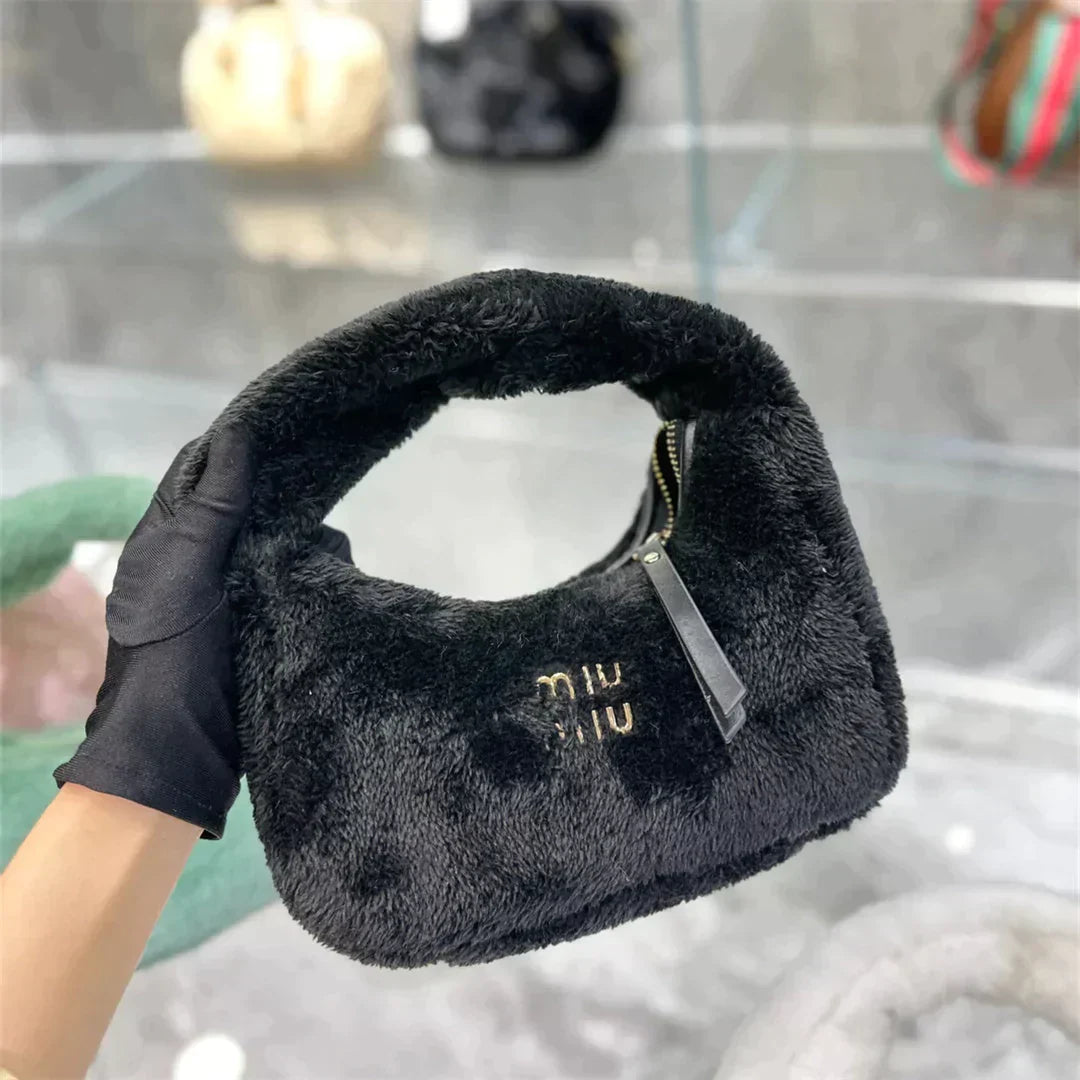 【2022秋冬新作】期間限定セール！MIUMIU ホーボーバッグ