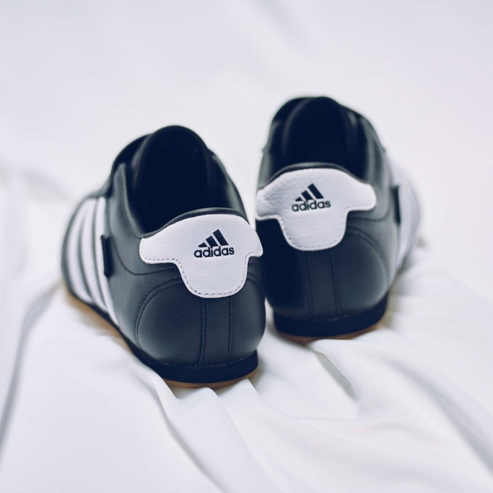 【Adidas】🔥2024年9月17日発売！Jennie同項【男女兼用】 今すぐ手に入れたい「Originals WMNS Taekwondo 」★在庫僅少、お見逃しなく！