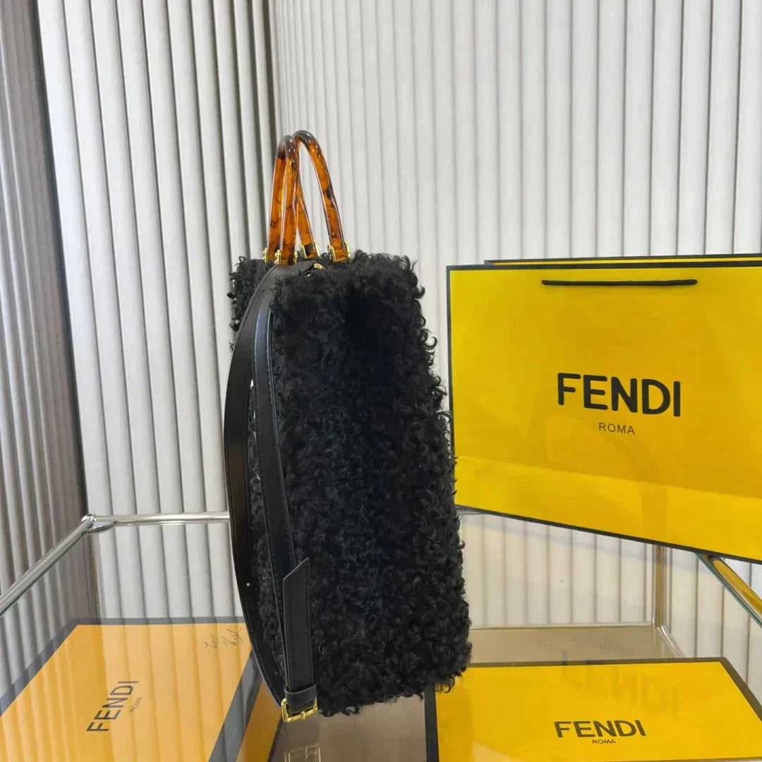 【FENDI 2022新作】ラムズウールトートバッグ