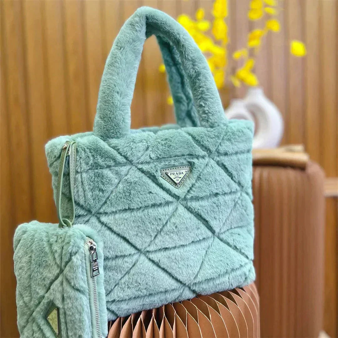雑誌掲載で大人気★PRADA★【2022秋冬新作】Shearling tote☆シャーリングトート（付属品：財布）