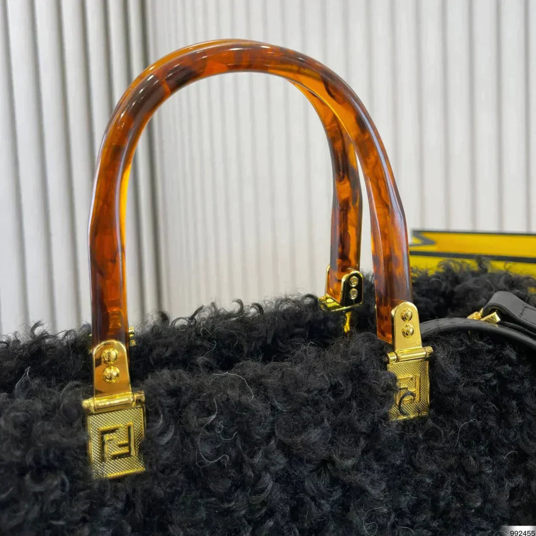 【FENDI 2022新作】ラムズウールトートバッグ