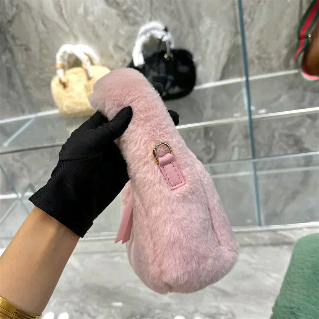 【2022秋冬新作】期間限定セール！MIUMIU ホーボーバッグ