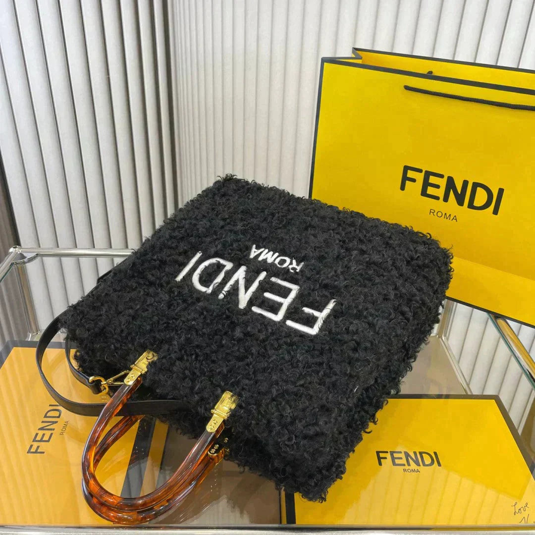 【FENDI 2022新作】ラムズウールトートバッグ