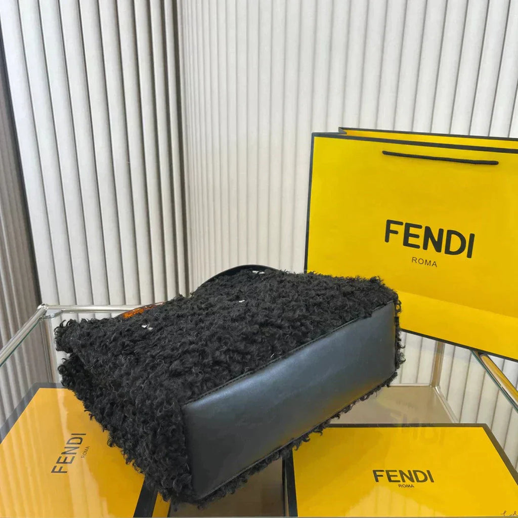 【FENDI 2022新作】ラムズウールトートバッグ