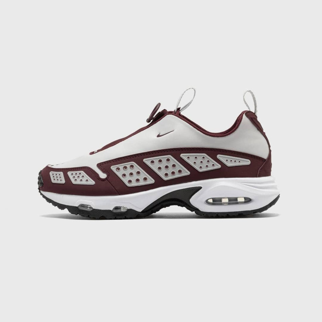 【12/6発売】Nike Air Max SNDRハイテクスニーカーから新カラーが登場！◆男女共用"Burgundy Crush and Baltic Blue"