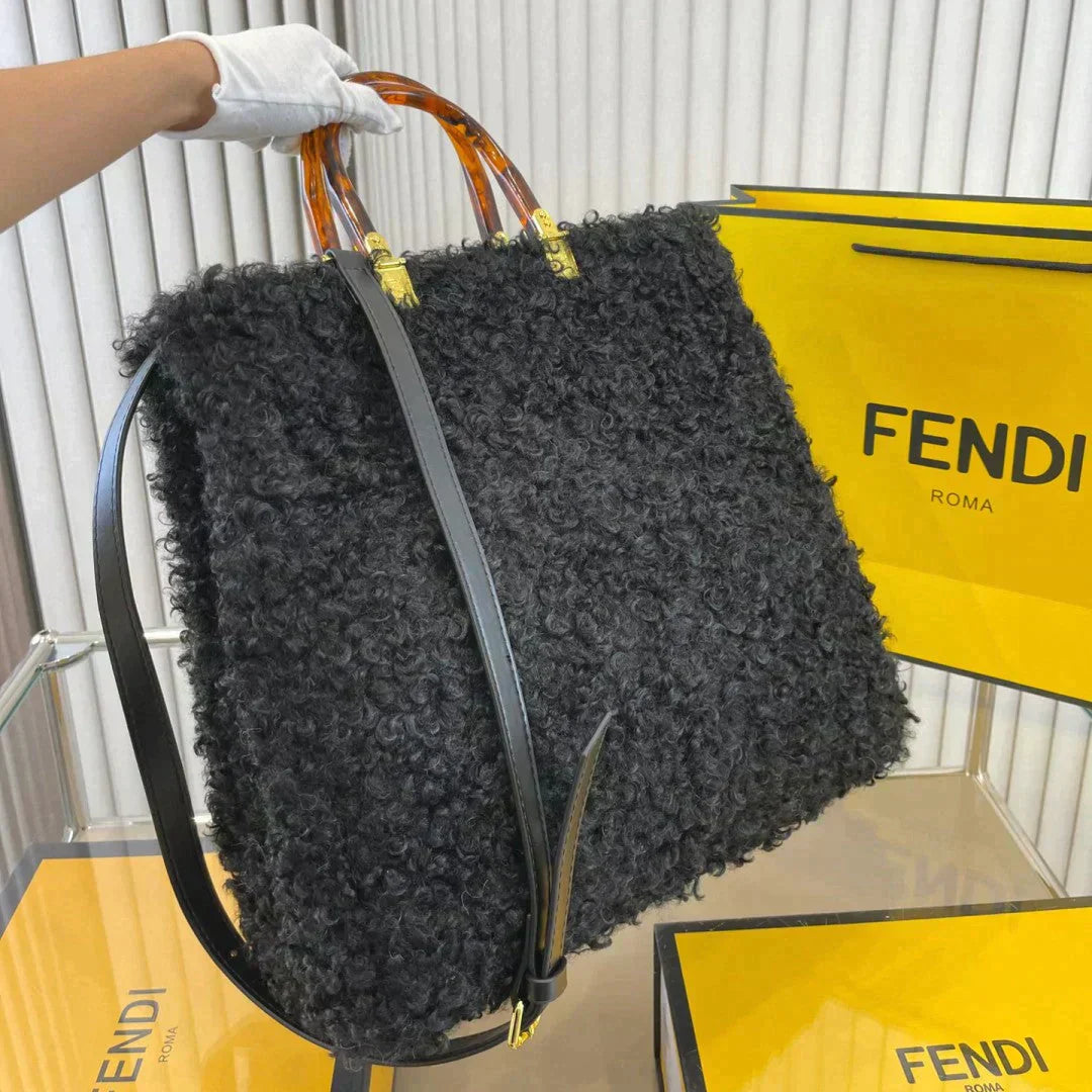 【FENDI 2022新作】ラムズウールトートバッグ