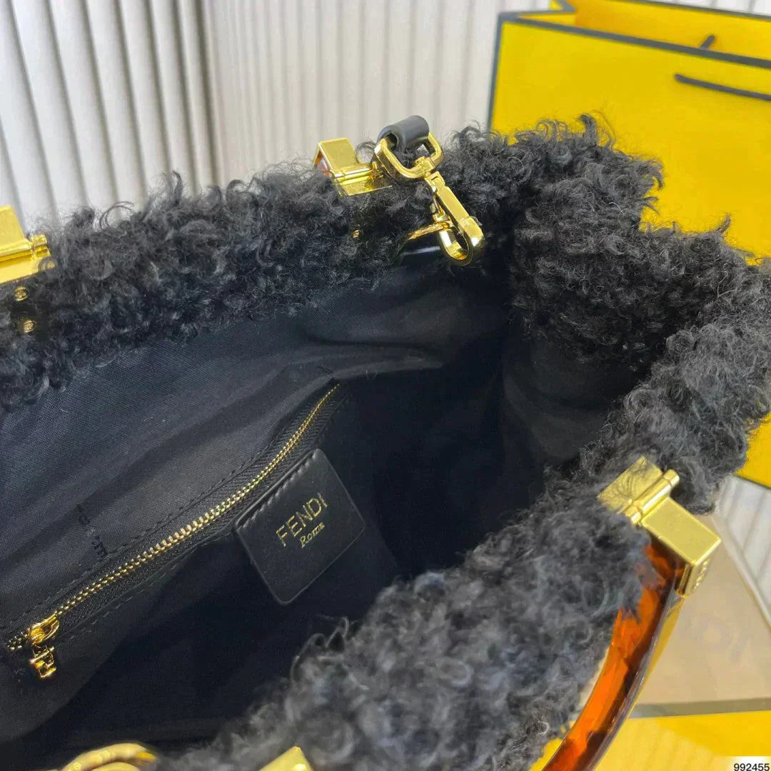 【FENDI 2022新作】ラムズウールトートバッグ