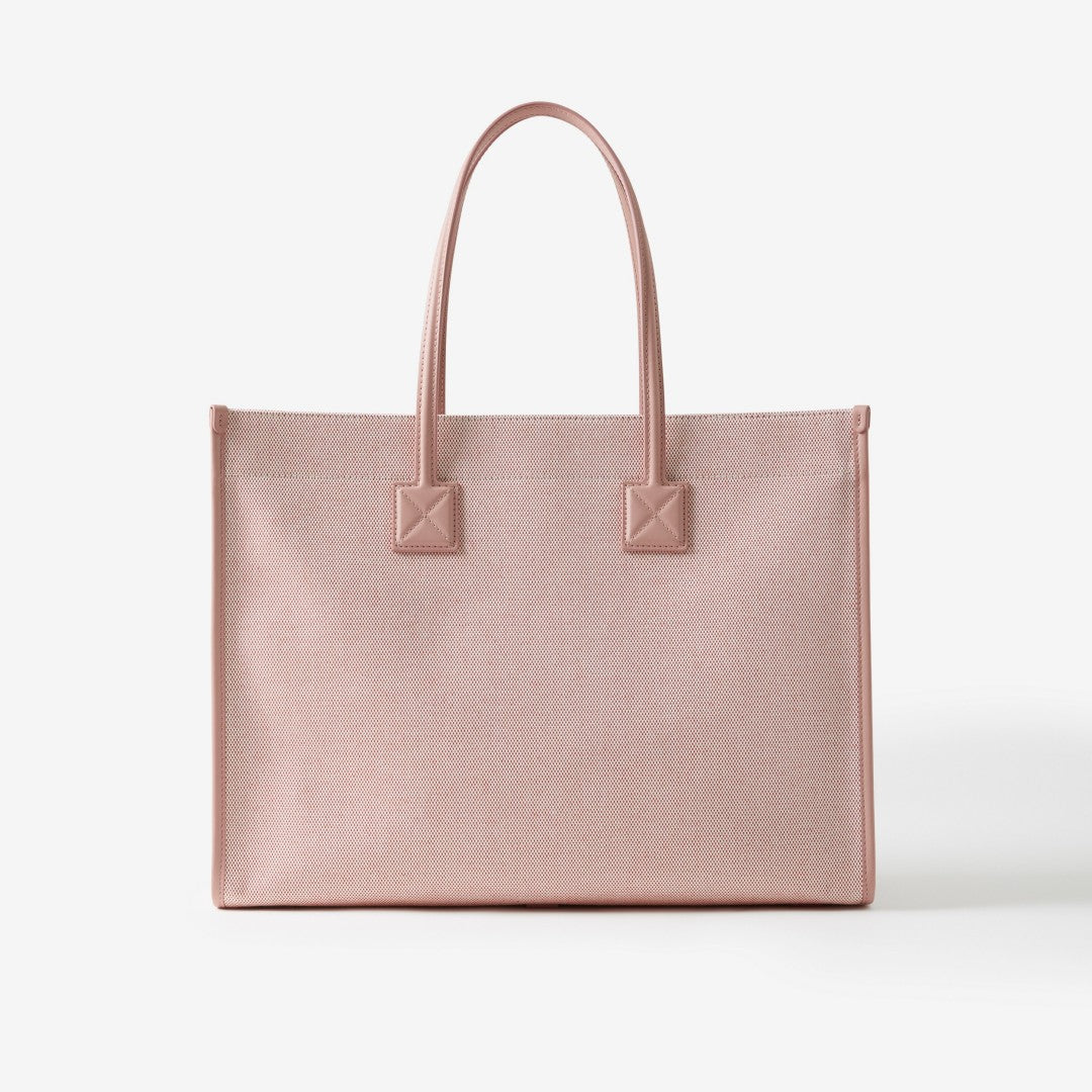 【Burberry】朝比奈彩さんの愛用バッグ公開！バーバリー Freya ハンドバッグ