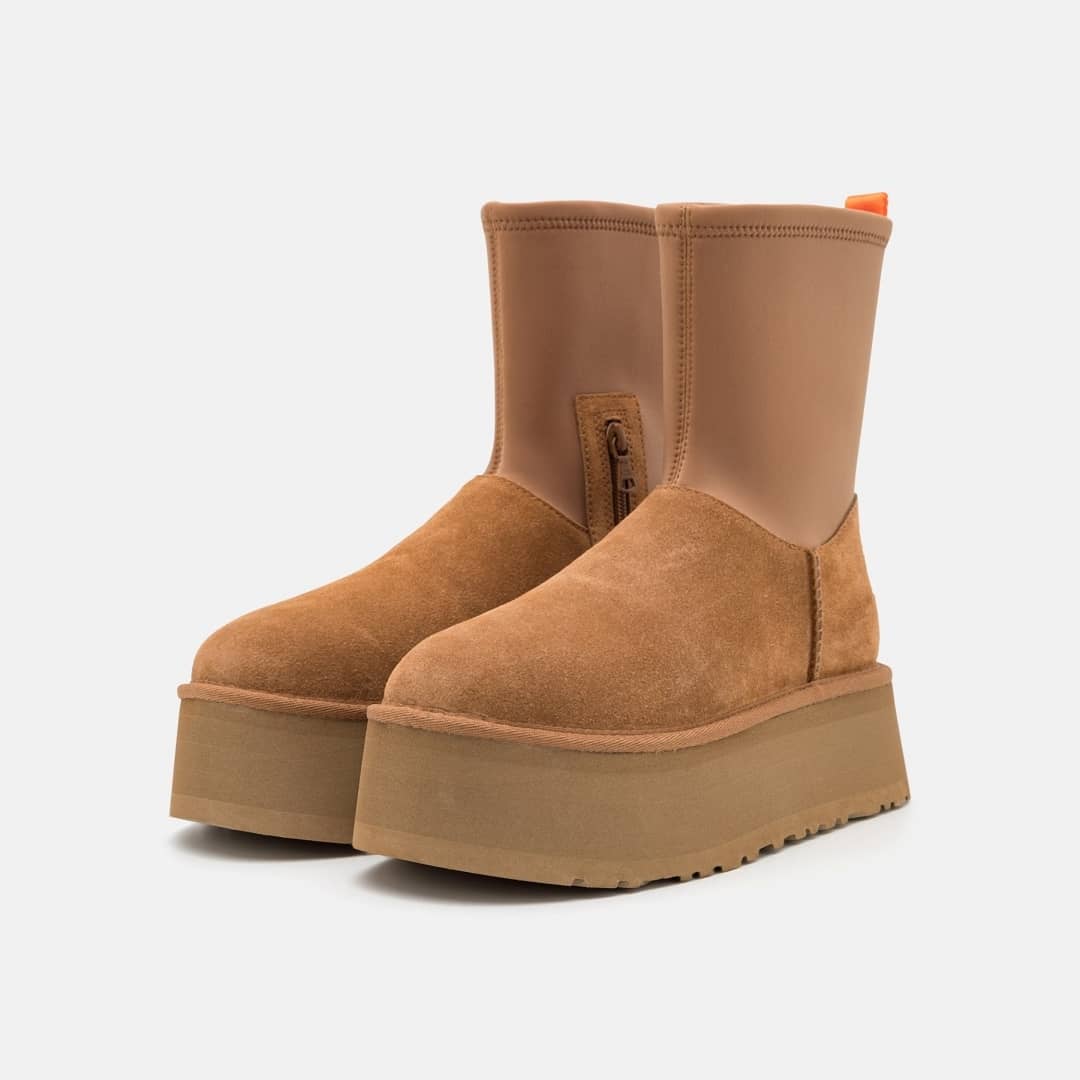 【UGG】「VERY」雑誌の12月最新着こなし！トレンドライクに仕上げる！秋冬に大活躍のUGG® Classic Dipper Boot