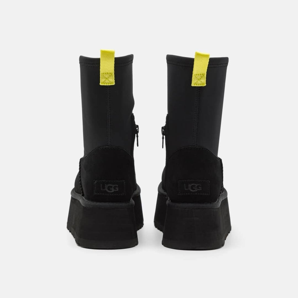 【UGG】「VERY」雑誌の12月最新着こなし！トレンドライクに仕上げる！秋冬に大活躍のUGG® Classic Dipper Boot