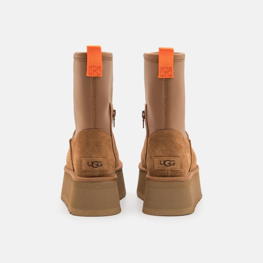 【UGG】「VERY」雑誌の12月最新着こなし！トレンドライクに仕上げる！秋冬に大活躍のUGG® Classic Dipper Boot