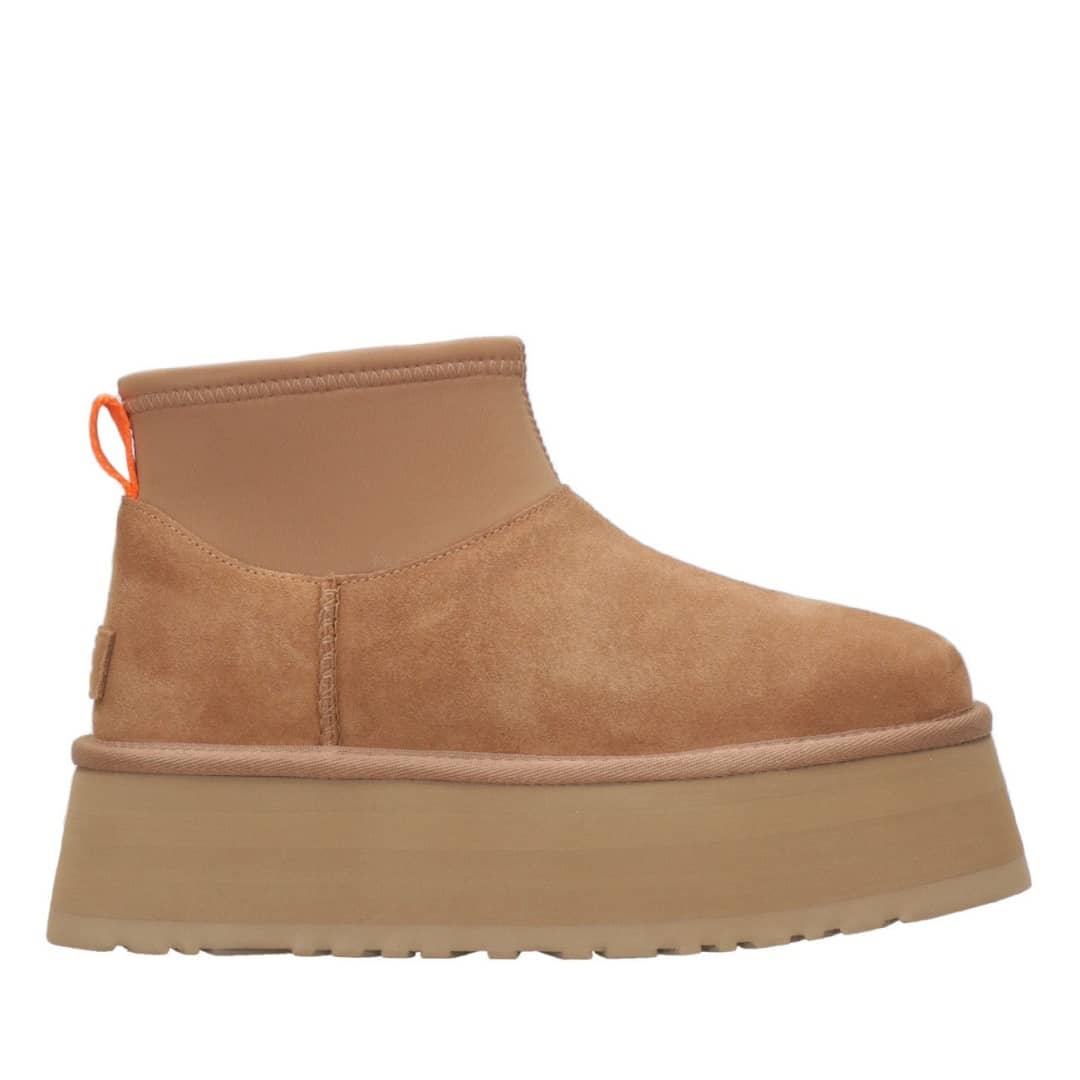 【UGG】🔥完売必至！2024年秋冬新作！脚長効果が嬉し！Classic Mini Dipper 厚底 ショートブーツ