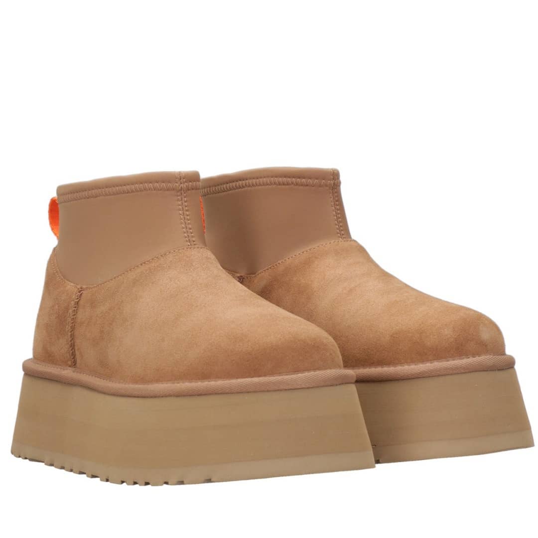 【UGG】🔥完売必至！2024年秋冬新作！脚長効果が嬉し！Classic Mini Dipper 厚底 ショートブーツ