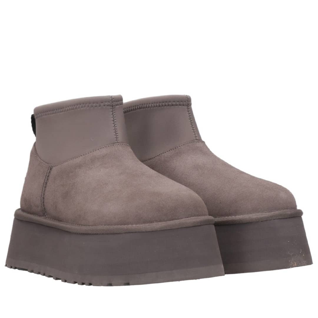 【UGG】🔥完売必至！2024年秋冬新作！脚長効果が嬉し！Classic Mini Dipper 厚底 ショートブーツ