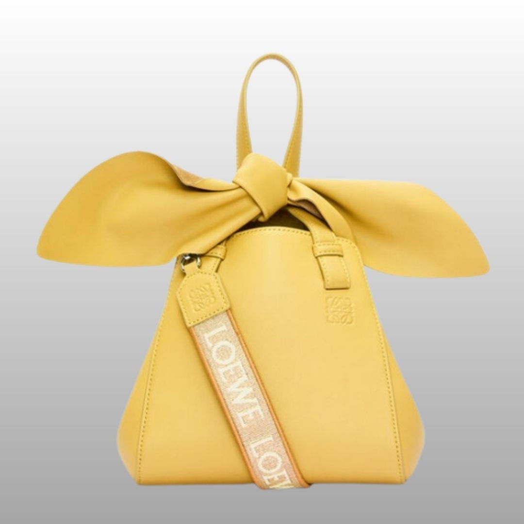【LOEWEロエベが卯年を記念】2023新作！Hammock Bunny バッグ 🔥卯年を祝しウサギの耳ようなリボン付きデザインが新登場