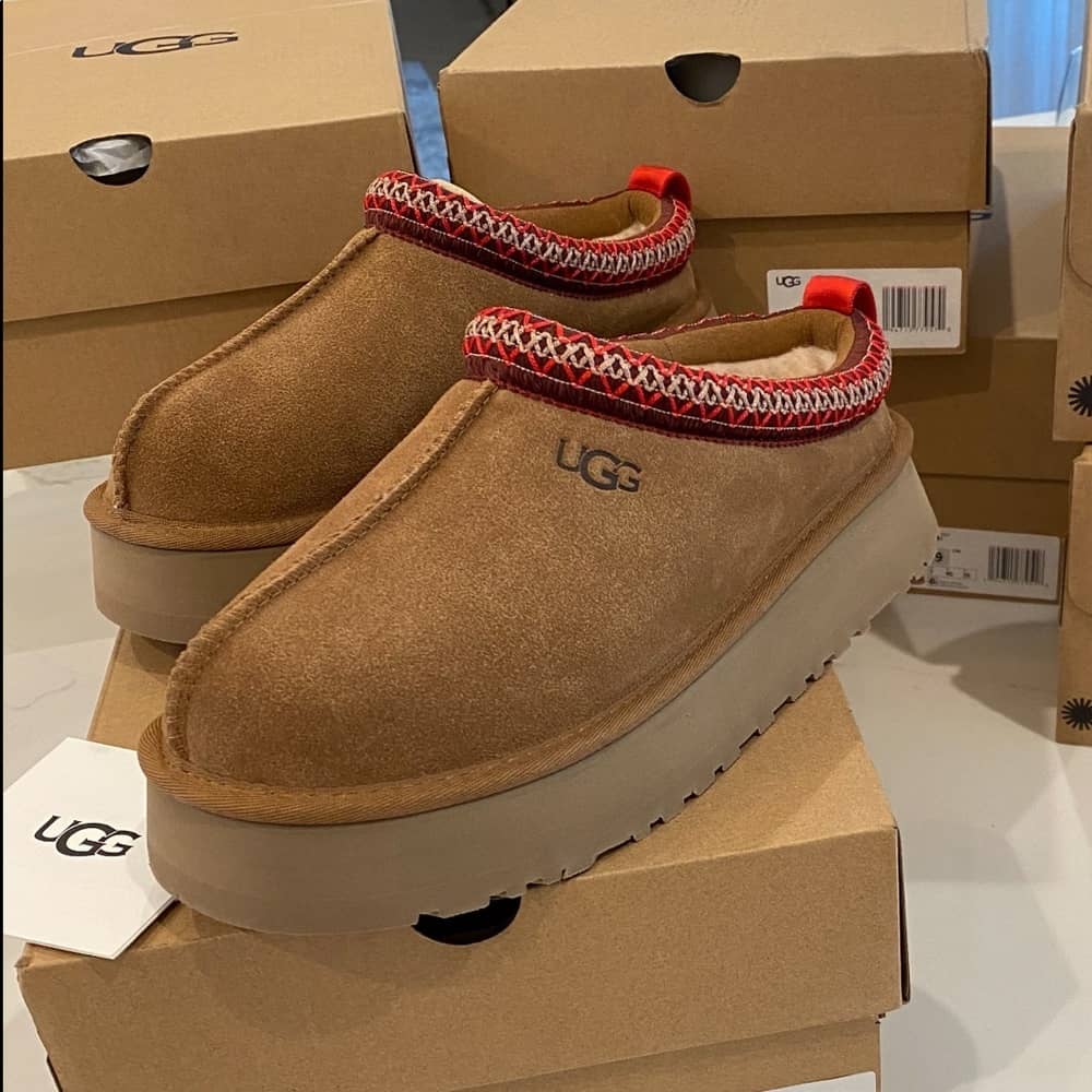 【UGG】💓11月発売予定！🔥秋冬に大活躍！日本人気上昇中↑↑↑💓渡辺直美さん着用♪TAZZ タズ 厚底 スリッポン