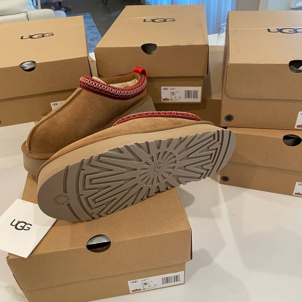 【UGG】💓11月発売予定！🔥秋冬に大活躍！日本人気上昇中↑↑↑💓渡辺直美さん着用♪TAZZ タズ 厚底 スリッポン