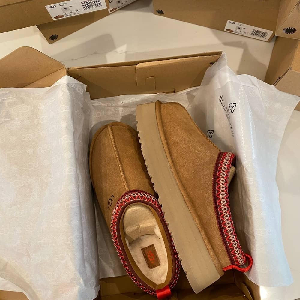 【UGG】💓11月発売予定！🔥秋冬に大活躍！日本人気上昇中↑↑↑💓渡辺直美さん着用♪TAZZ タズ 厚底 スリッポン