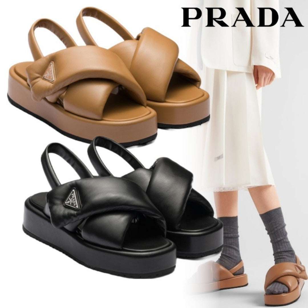 【PRADA】🔥「Oggi雑誌」2023年7月号に掲載🔥泉里香、蛯原友里さん同項のナッパ レザー ウェッジサンダル✨厚底だから機能面も快適！★完売続出