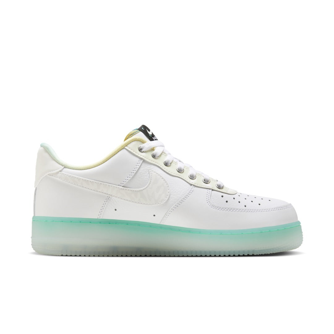 ★超厳選！勢い止まらぬ最新 AIR FORCE 1 '07 PRM スニーカー